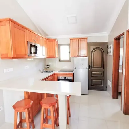 3 Bedroom Bungalow In Secure * San Bartolomé